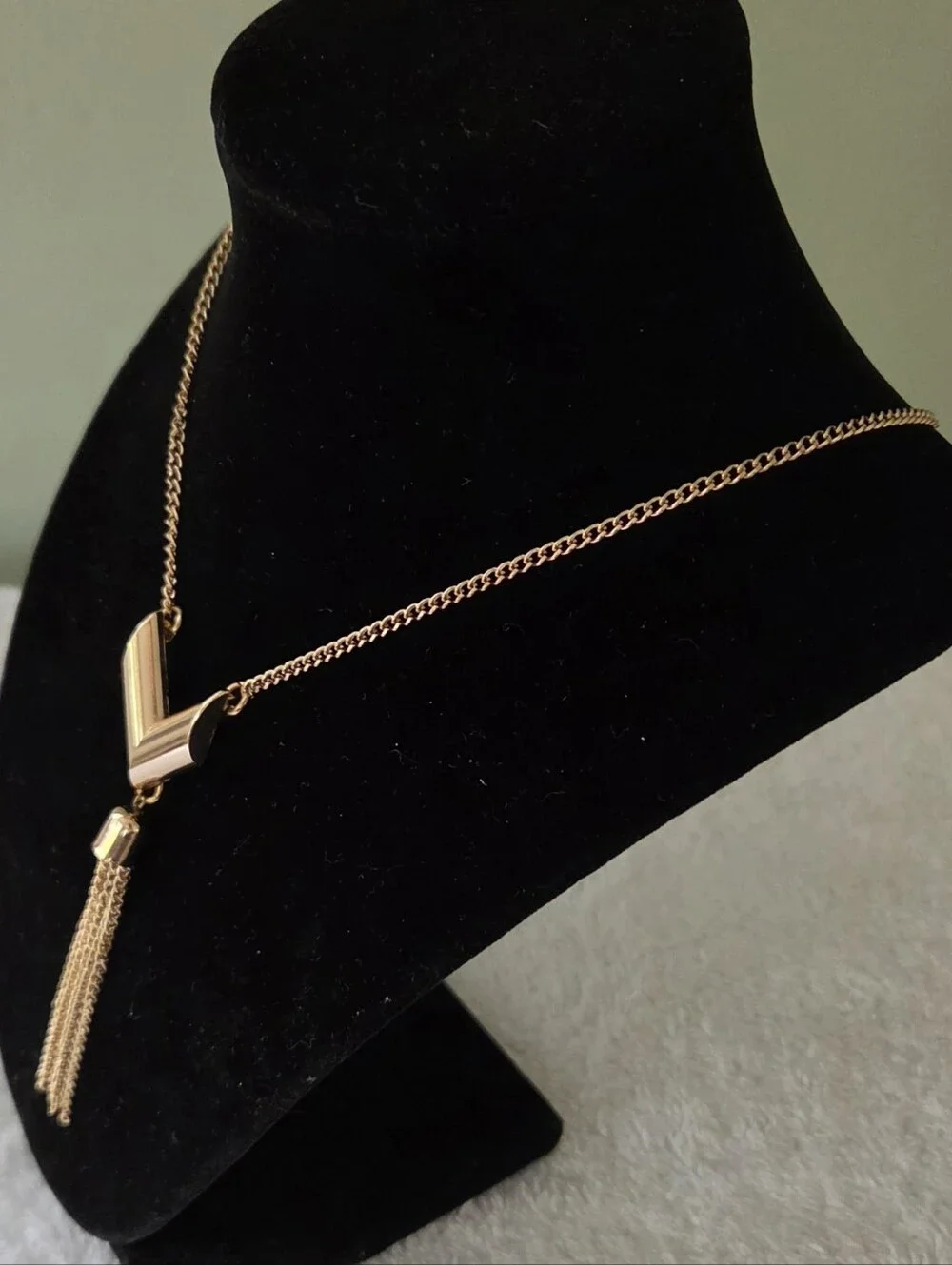 Vintage Gold Tone Chevron Tassel Fringe Pendant Necklace 18